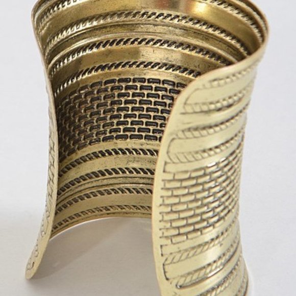 Cuff Bracelet - Picture 4 of 4